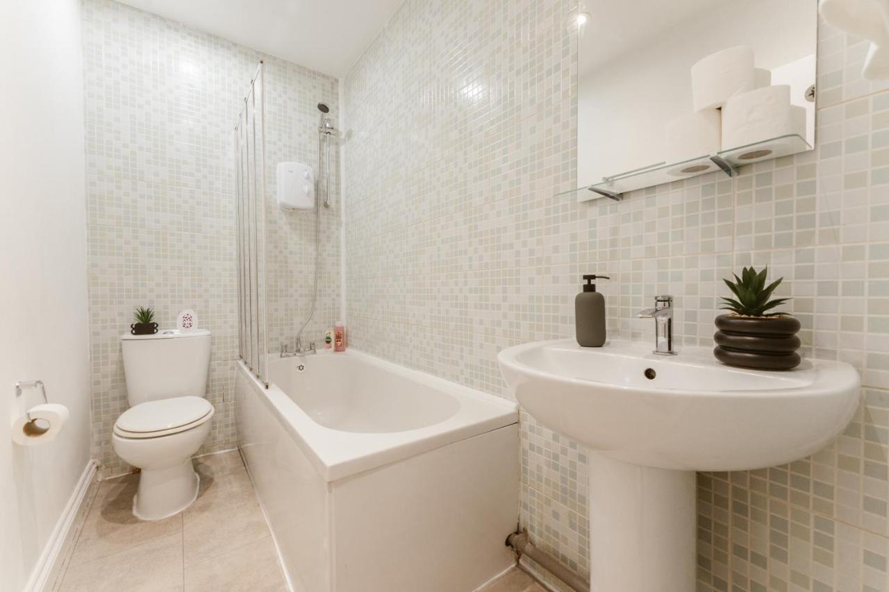 Mile End Rooms 57A Лондон Экстерьер фото