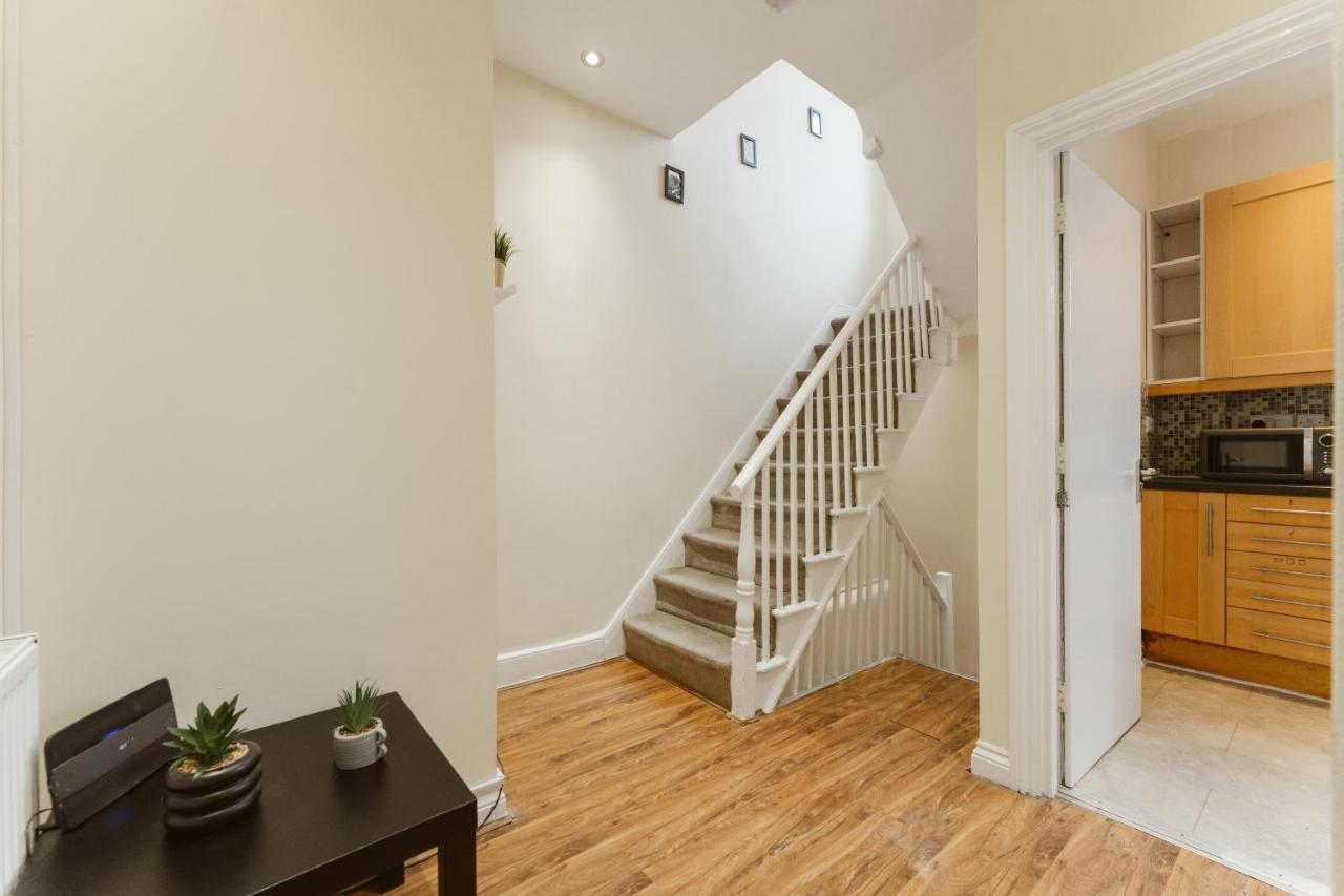 Mile End Rooms 57A Лондон Экстерьер фото